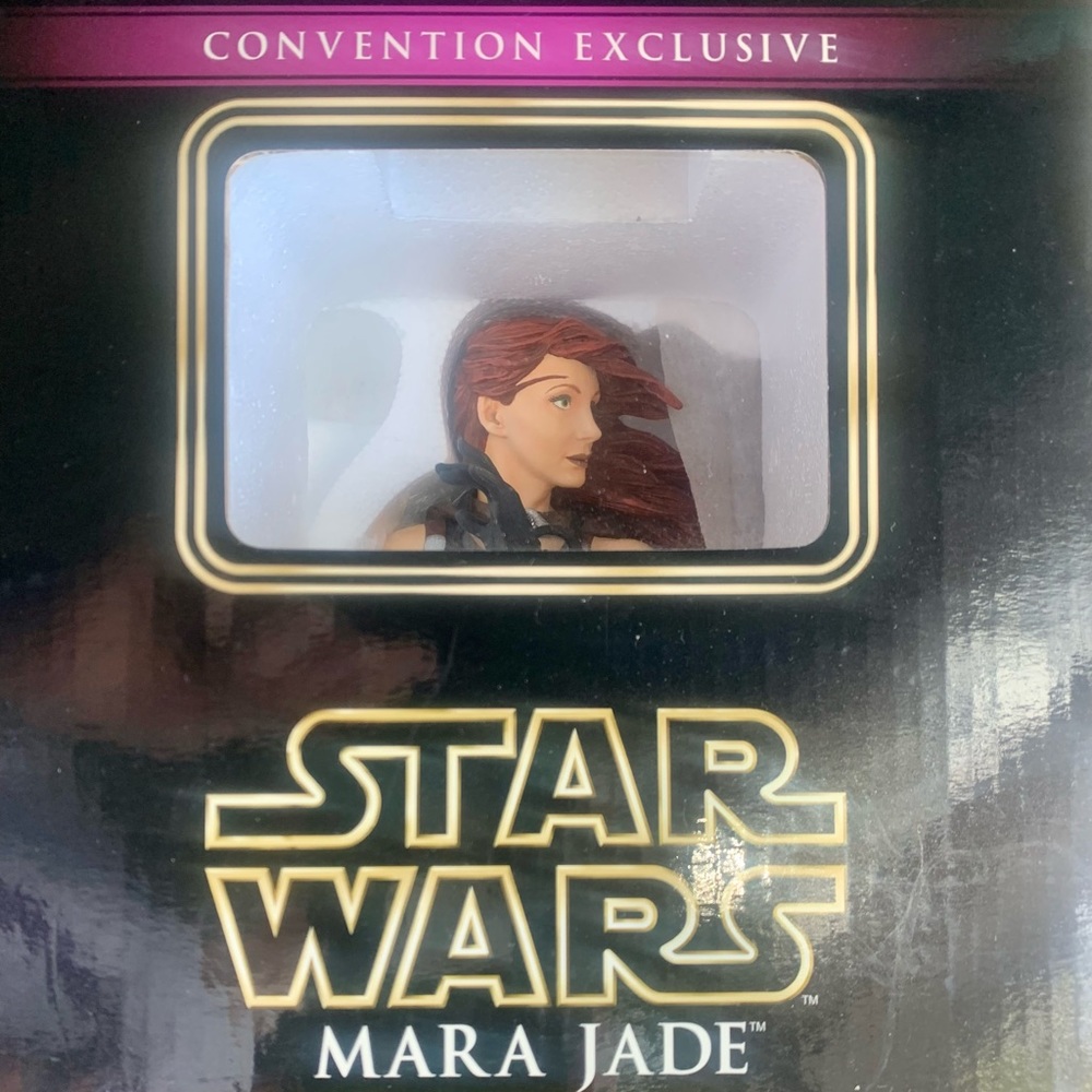 Last available,slight box wear,Star Wars sealed Mara Jade/Gentle Giant Bust
